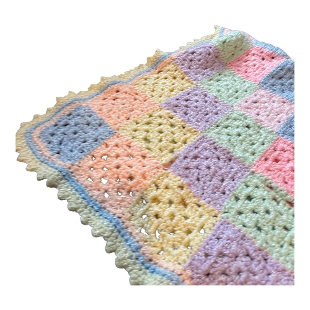 Vintage 80s Pastel Granny Square Baby Blanket‎ Crochet Knit Cottage Core Nursery - Picture 4 of 6